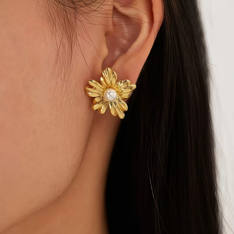 Vintage Floral Pearl Bead Stud Earring